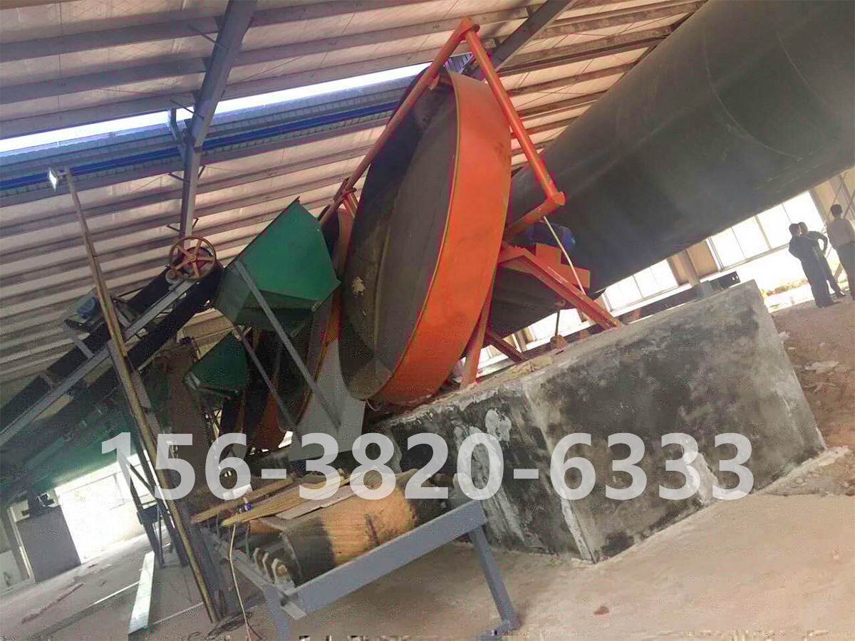 有機(jī)肥圓盤(pán)造粒生產(chǎn)現(xiàn)場(chǎng)